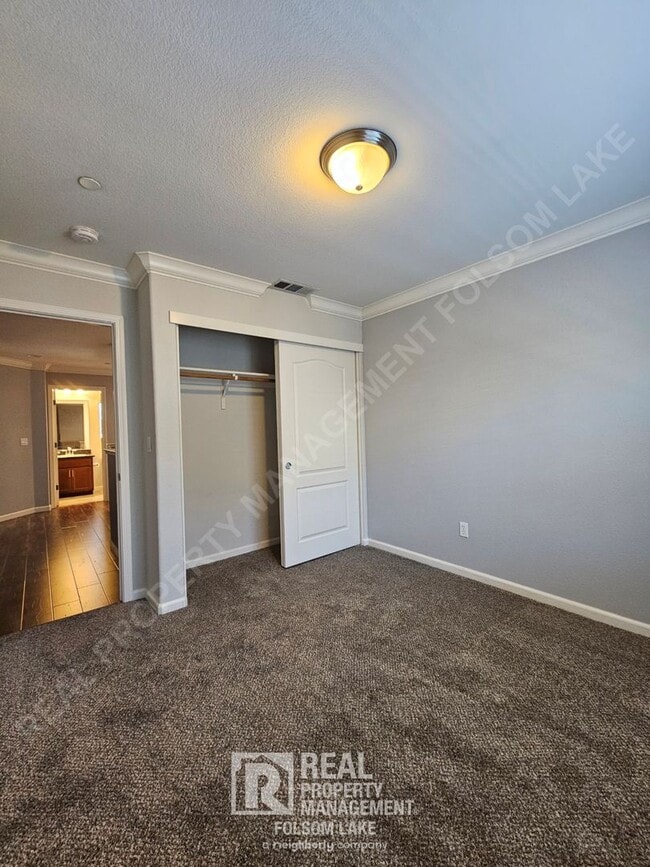 Building Photo - 104 Rodin Ln