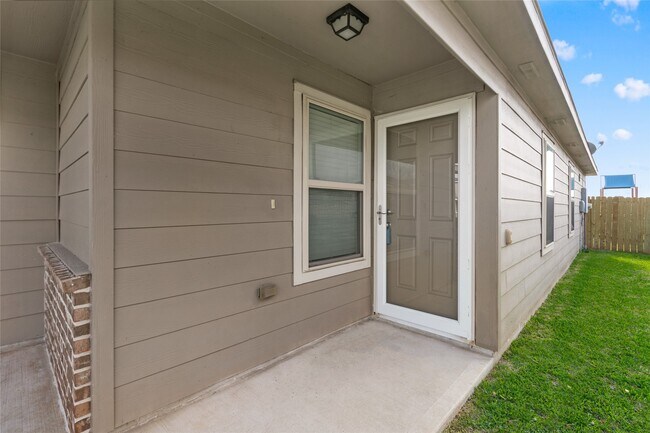 Building Photo - 1323 Pease River Ln