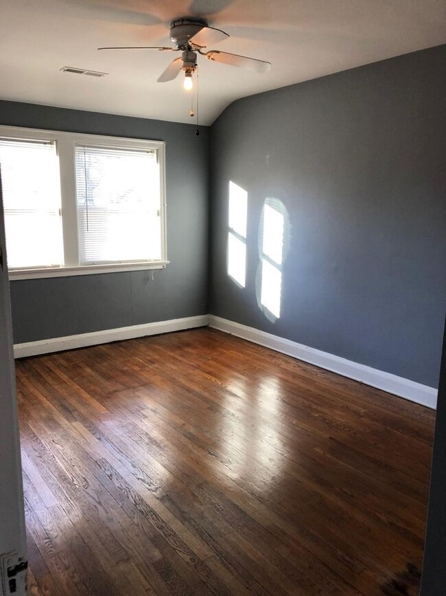 Building Photo - 3 Bedroom, 1.5 Bath Townhome in Towson