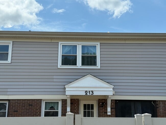 Building Photo - 213 Frederick Pl