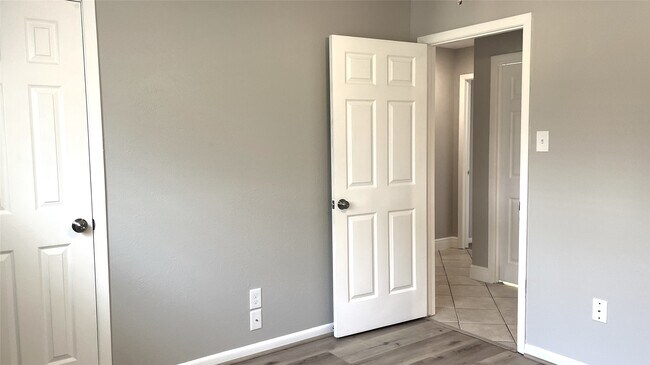 Building Photo - 9959 El Chaco Dr