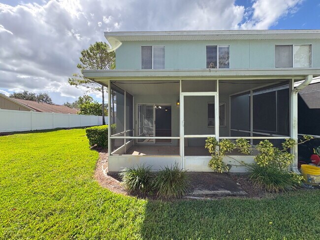 Building Photo - 3 bed 2.5 bath townhome in Gated Providence Lake Brandon