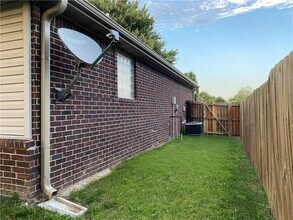Building Photo - 2949 Bluegrass Pl