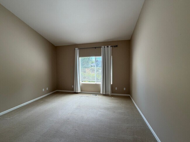 Building Photo - 2514 85th Dr NE