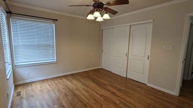 Building Photo - BEAUTIFUL 5 BED/3 BATH RANCHER WITH FINISH...
