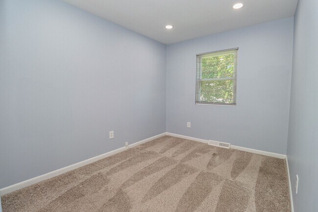 Building Photo - 3 Bedroom Oasis in Severna Park