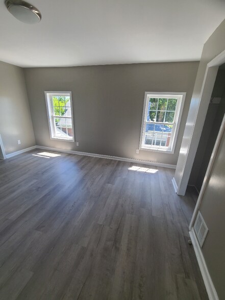 Building Photo - 32 Forry St