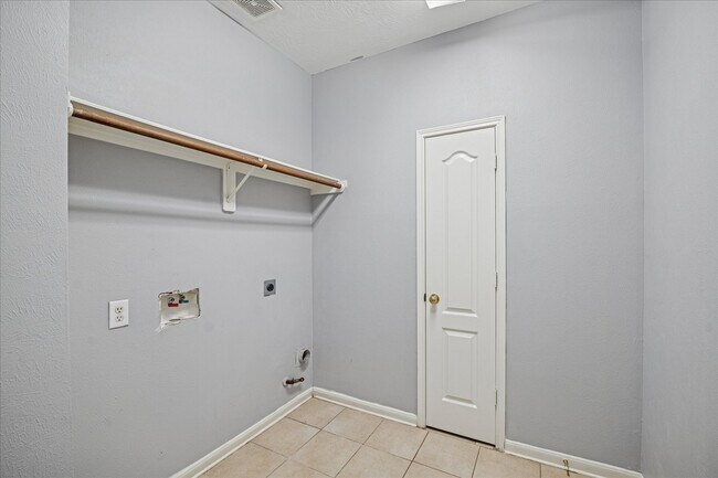 Building Photo - 17610 Forest Haven Trail