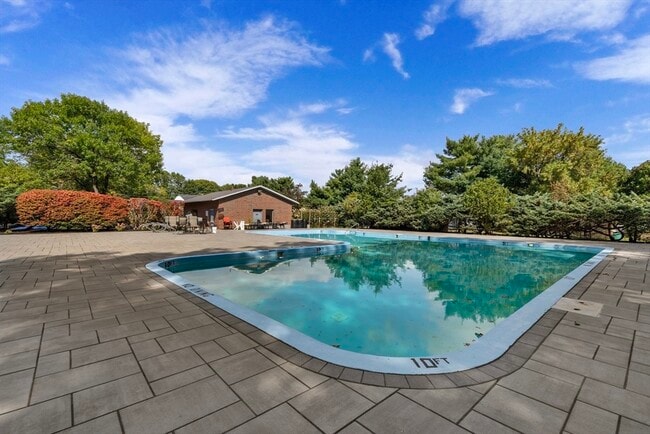 Building Photo - 221 Rock St