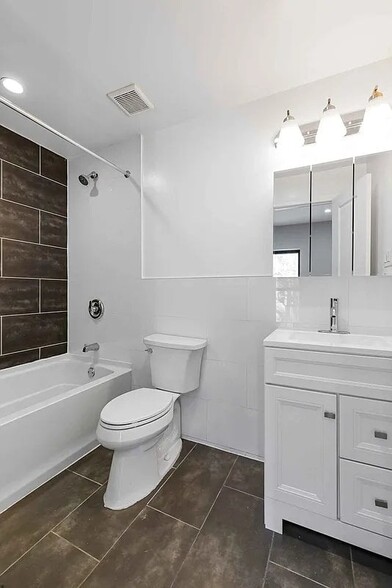 Building Photo - 307 W 136th St