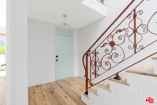 Building Photo - 17095 Palisades Cir
