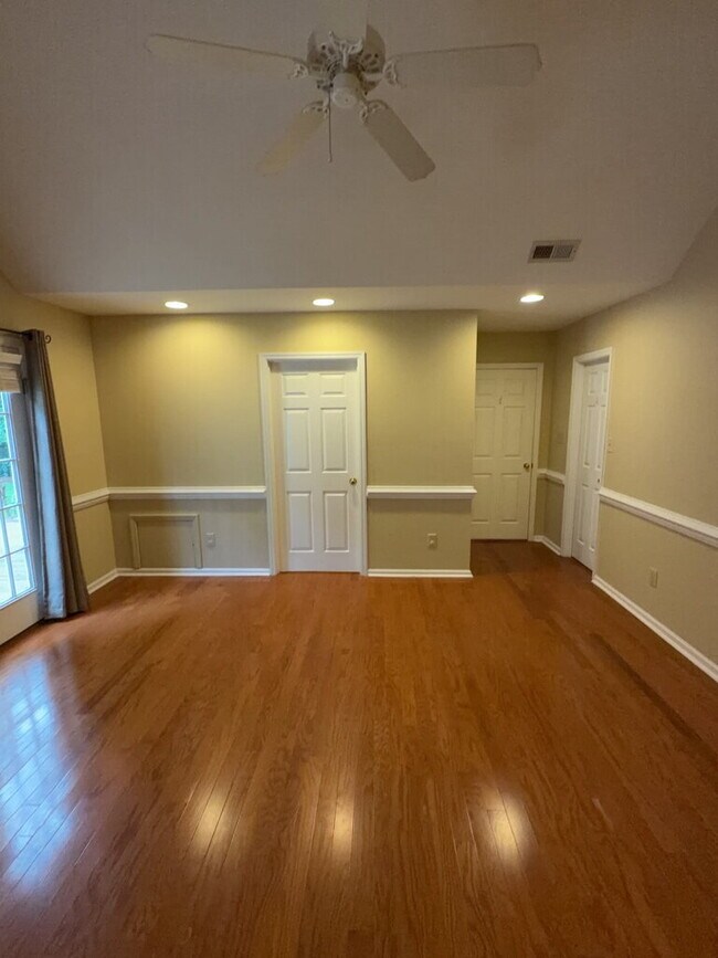Building Photo - Beautiful 4 Bedroom, 3 Bath Home-211 Bethesda Ct.