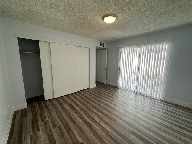 Building Photo - 2601 El Goya Dr