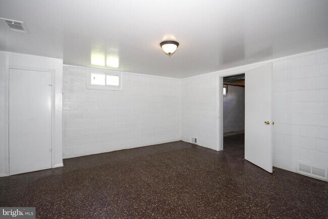 Building Photo - 6936 Blanche Rd