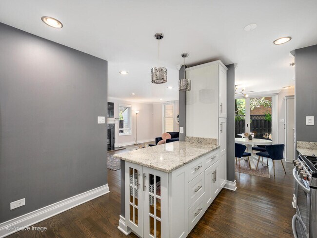 Building Photo - 1608 N Larrabee St