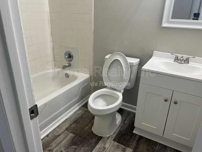 Building Photo - 400 E Northern Blvd