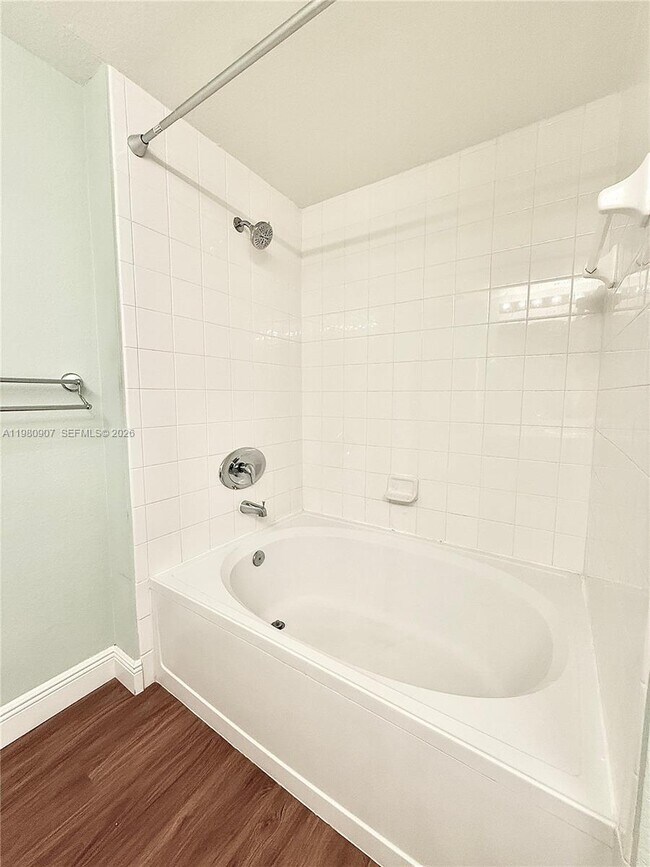 Building Photo - 3020 Alcazar Pl