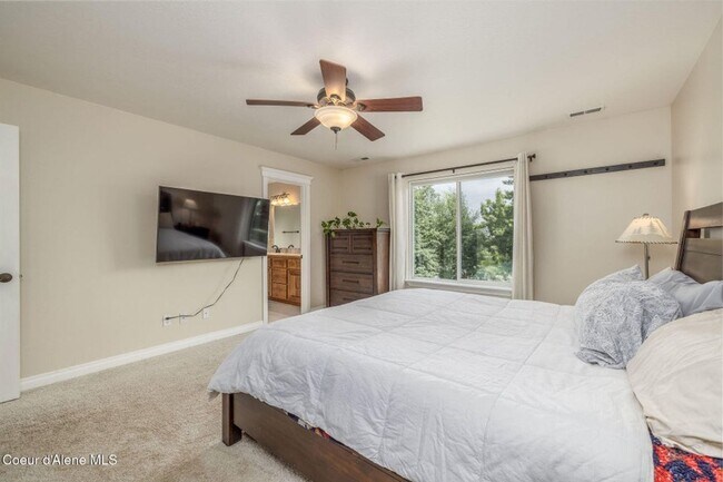 Building Photo - Beautiful home in Broadmore Estates