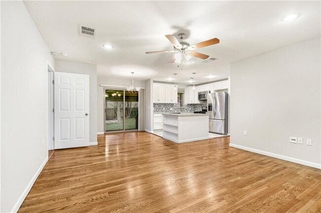 Building Photo - 108 E Skyview Rd