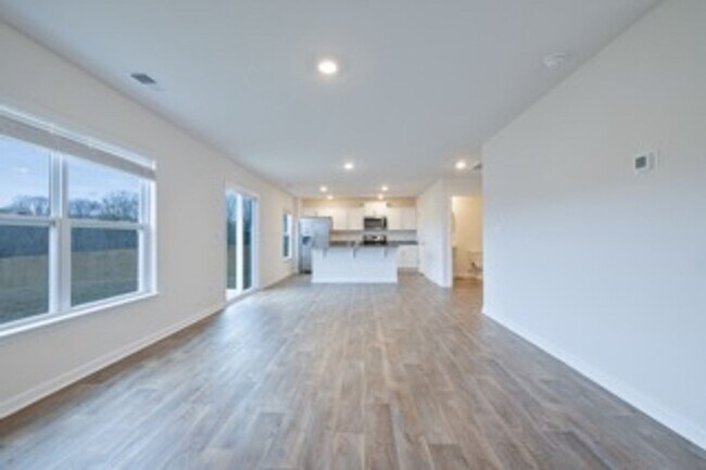 Building Photo - 4 Bedroom Home in Pendleton, SC