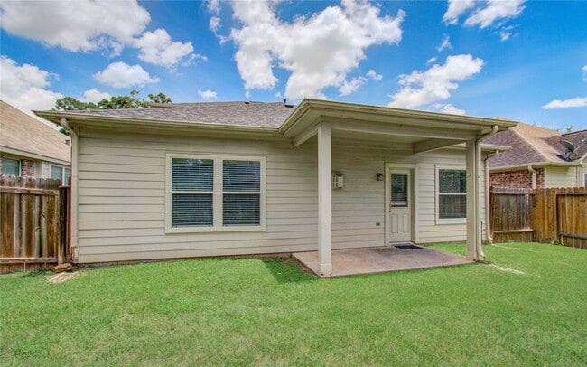Building Photo - 17607 Memorial Falls Dr