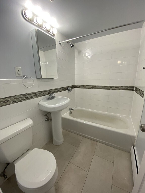 Building Photo - 217 Kent St