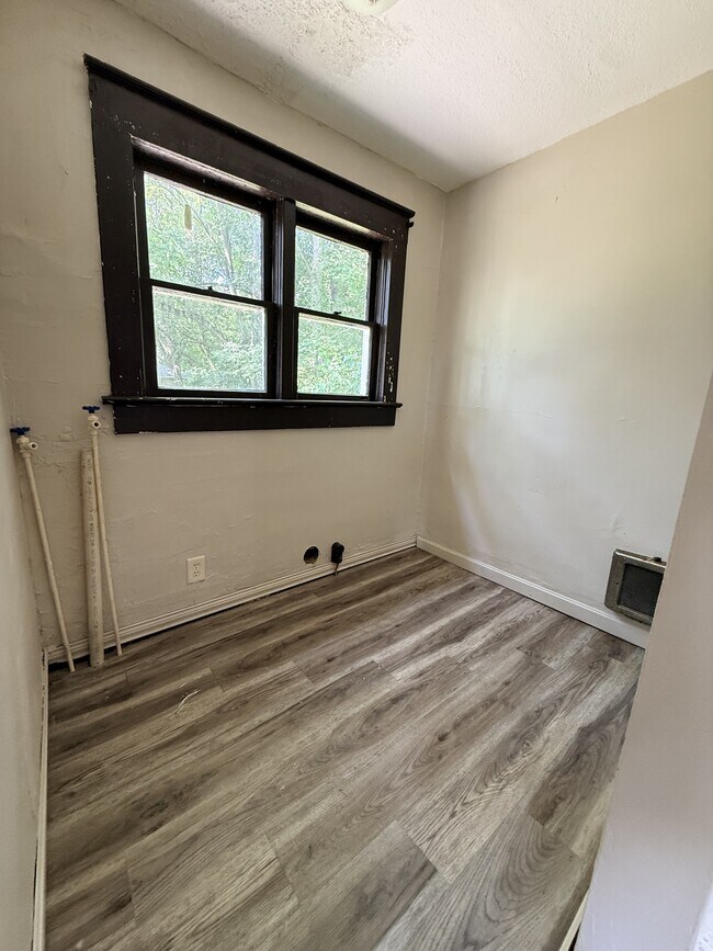 Building Photo - 430 Elmwood Pl