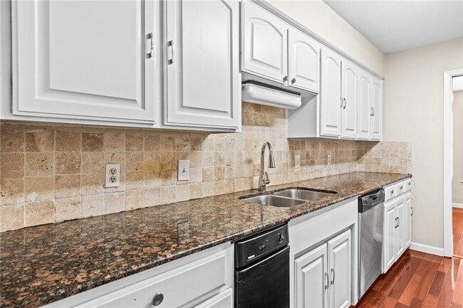 Building Photo - 11 Rock Creek Dr