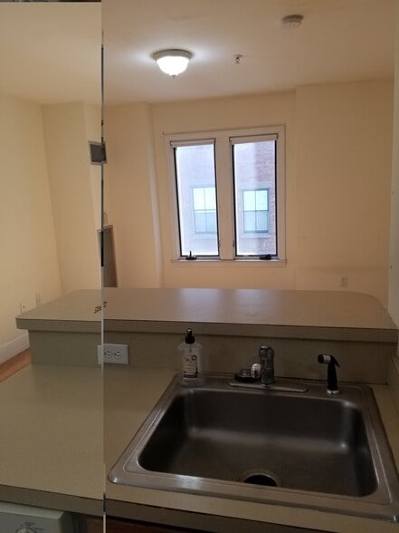 Building Photo - 45 W Broadway