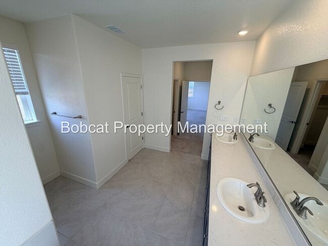 Building Photo - 1751 Boundary Peak St