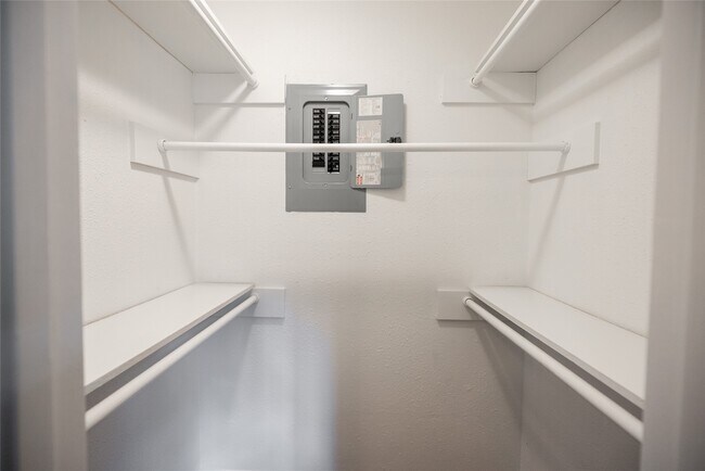 Building Photo - 13314 Ravensway Dr