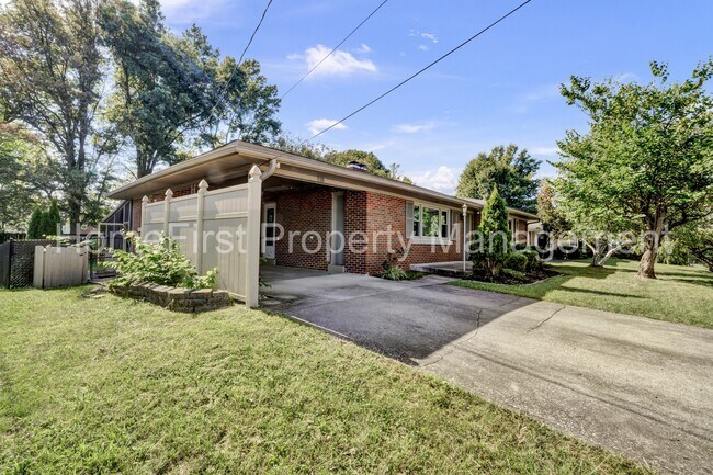 Building Photo - 118 Meadowlark Dr