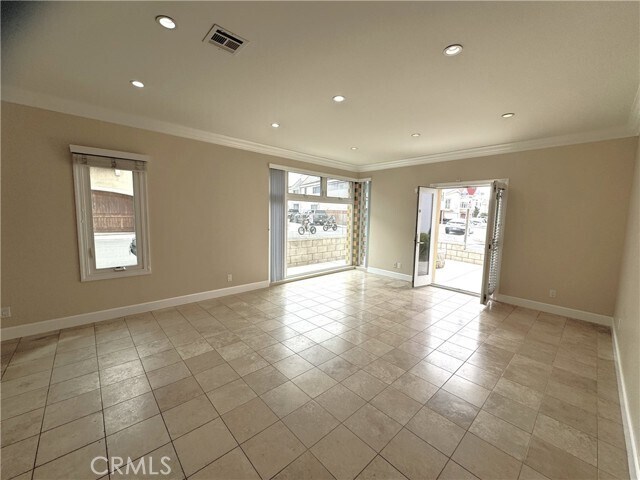 Building Photo - 4510 Seashore Dr