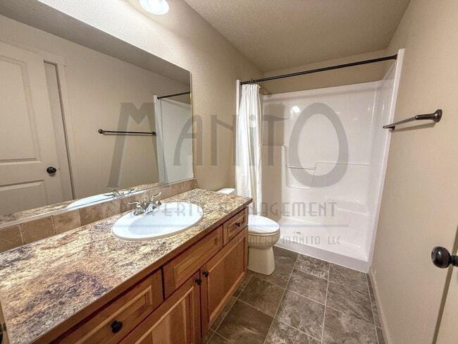 Building Photo - Spacious Home With Stunning Sunset Views