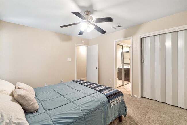 Building Photo - 1411 Gracy Farms Ln