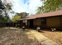 Building Photo - 9345 Chisholm Rd