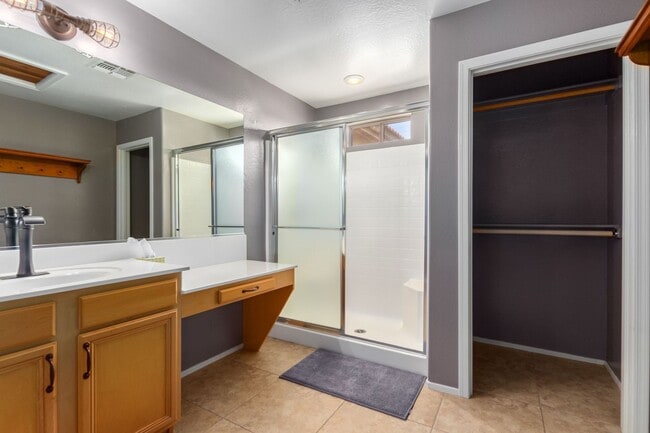 Building Photo - PRICE REDUCED & Move-In Ready!