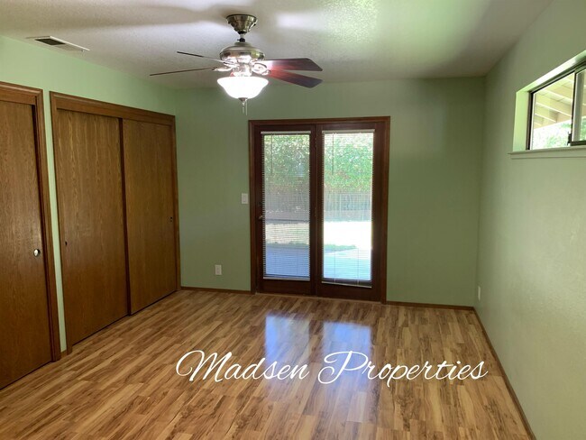 Building Photo - 9 Glenoak Ct