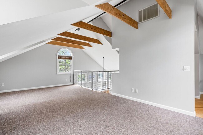 Building Photo - 1231 Indianola Ave