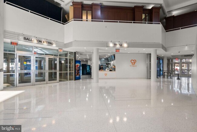 Building Photo - 900 N Stafford St