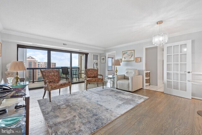 Building Photo - 203 Yoakum Pkwy