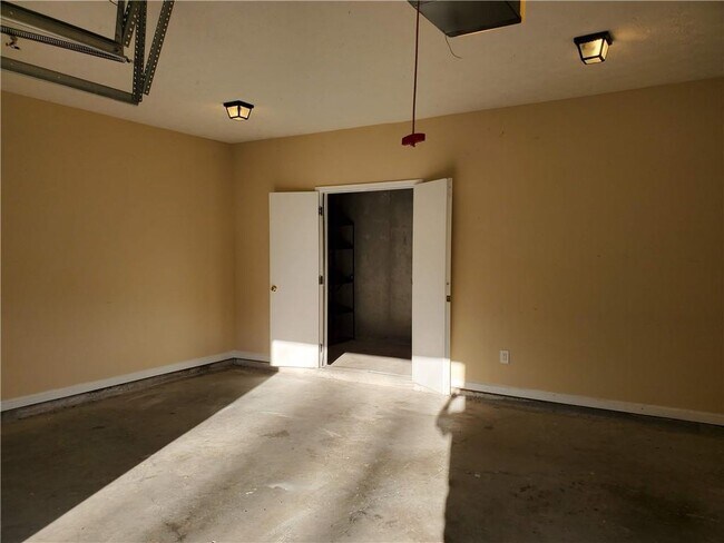 Building Photo - 3419 Cast Palm Dr