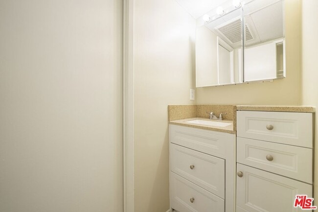 Building Photo - 456 S Harvard Blvd