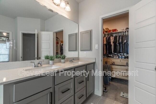 Building Photo - 1149 Cadogan Squire