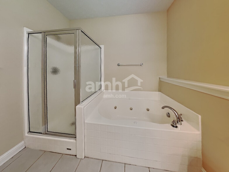 Building Photo - 4613 Clifton Ct