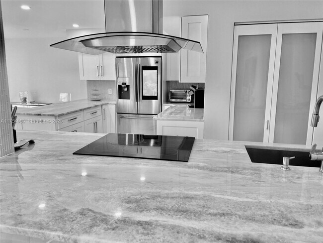 Building Photo - 3900 Galt Ocean Dr