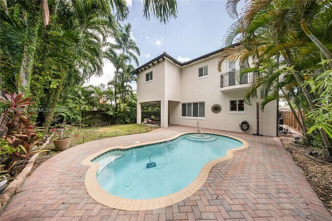 Building Photo - 3922 SW 60th Ave