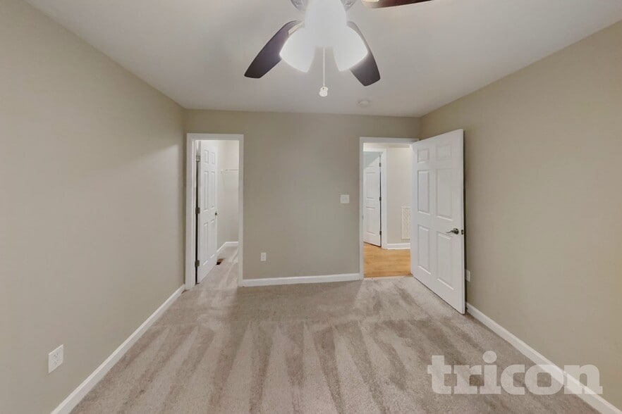 Building Photo - 1026 Chelsea Dr