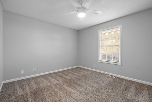 Building Photo - 3421 Oak Lawn Dr