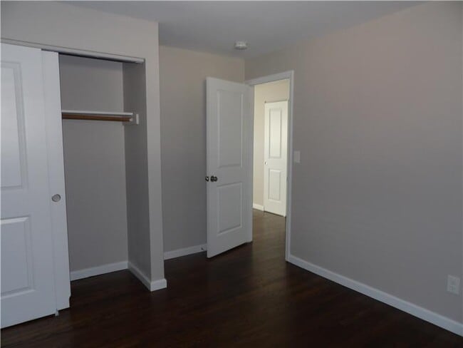 Building Photo - 122 Tracy Ln